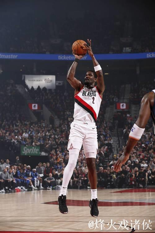 艾顿17+18统治内线 湖人11胜0负定律再验证